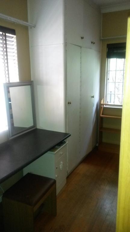 The Birches Backpacker Lodge Randburg Room photo
