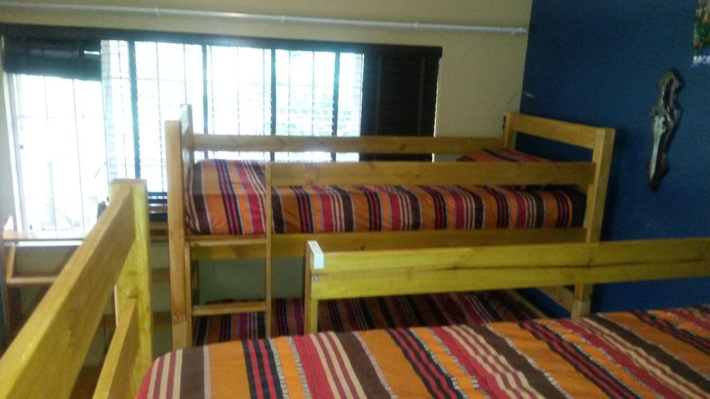 The Birches Backpacker Lodge Randburg Room photo