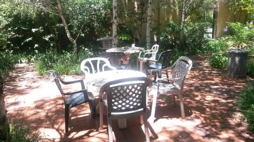 The Birches Backpacker Lodge Randburg Exterior photo