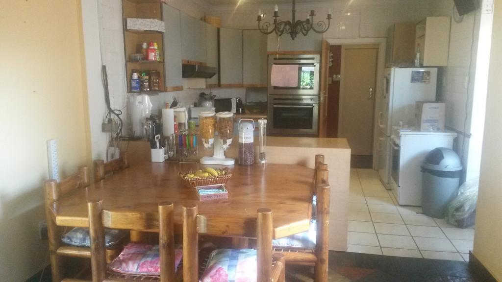 The Birches Backpacker Lodge Randburg Exterior photo