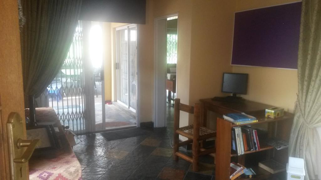 The Birches Backpacker Lodge Randburg Exterior photo