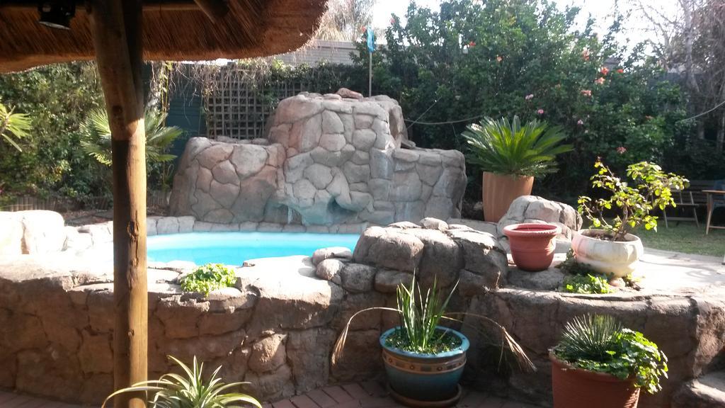 The Birches Backpacker Lodge Randburg Exterior photo