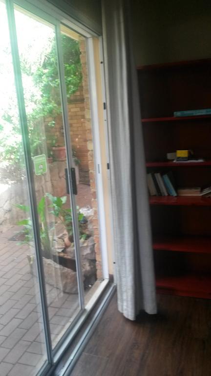 The Birches Backpacker Lodge Randburg Exterior photo
