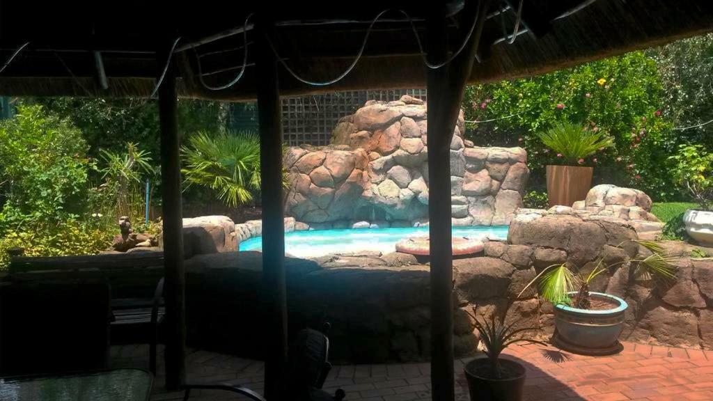 The Birches Backpacker Lodge Randburg Exterior photo