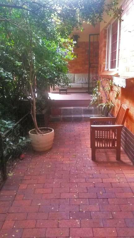 The Birches Backpacker Lodge Randburg Exterior photo