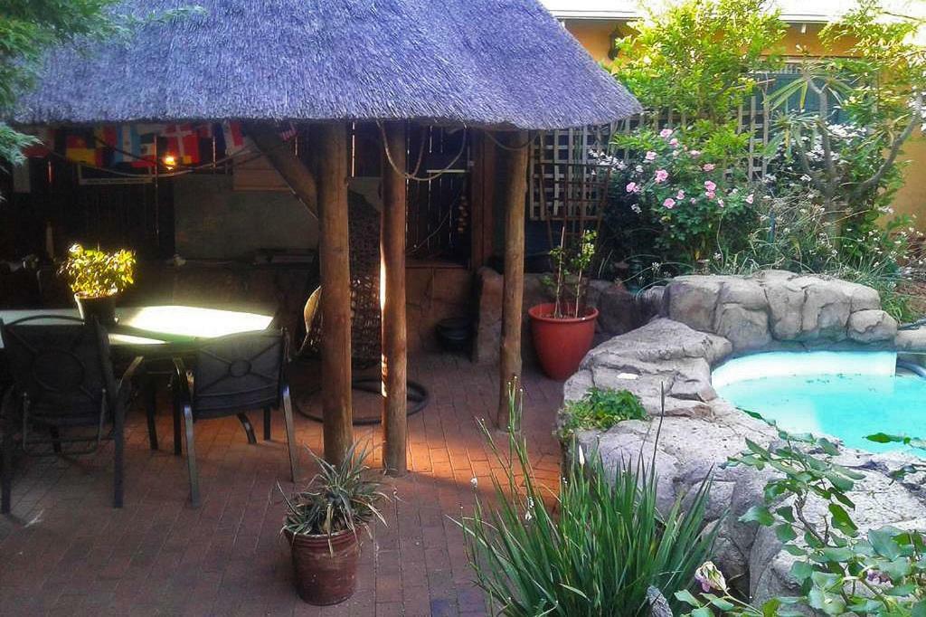 The Birches Backpacker Lodge Randburg Exterior photo